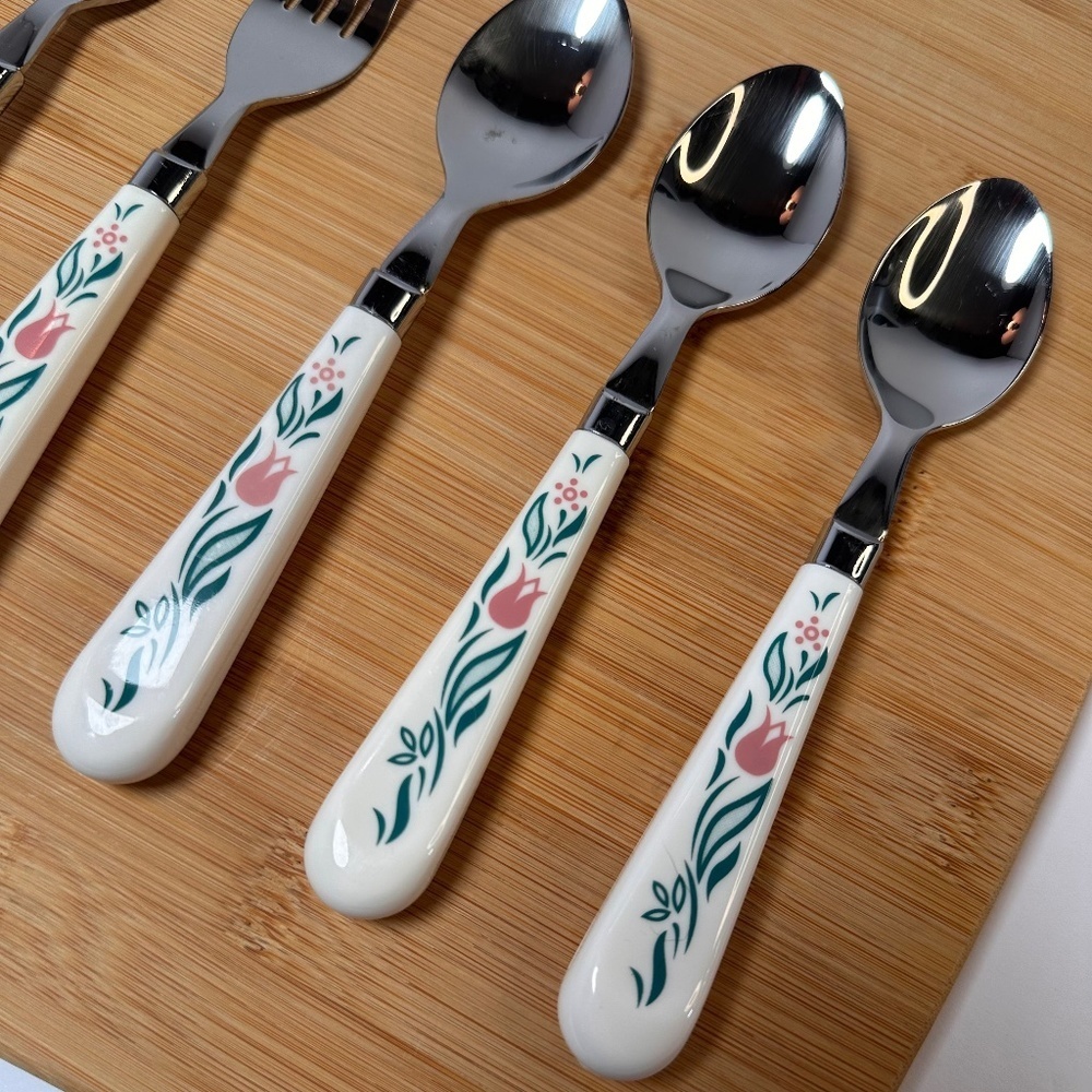 Vintage English Floral Flatware Set – Pink Tulip Handles (19 pcs) - Picture 2 of 15